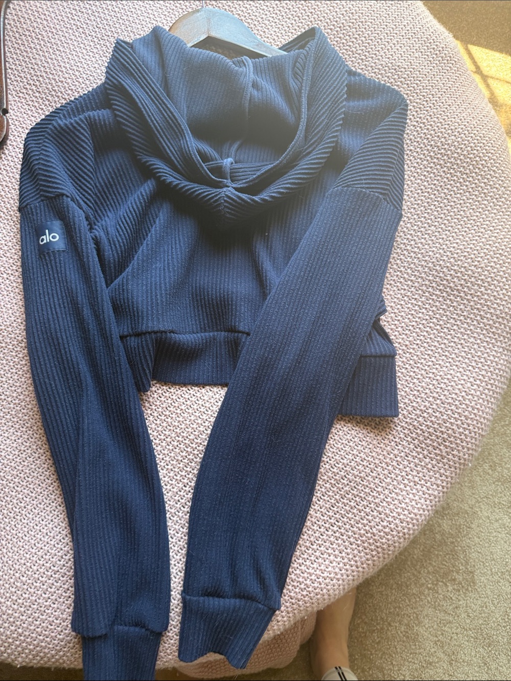 Alo yoga muse hoodie sz S in Navy - Picture 6 of 6